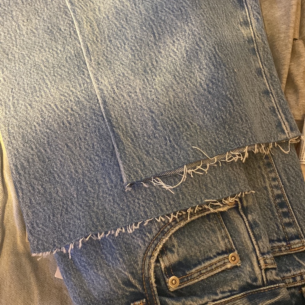Mid rise, croped raw hem